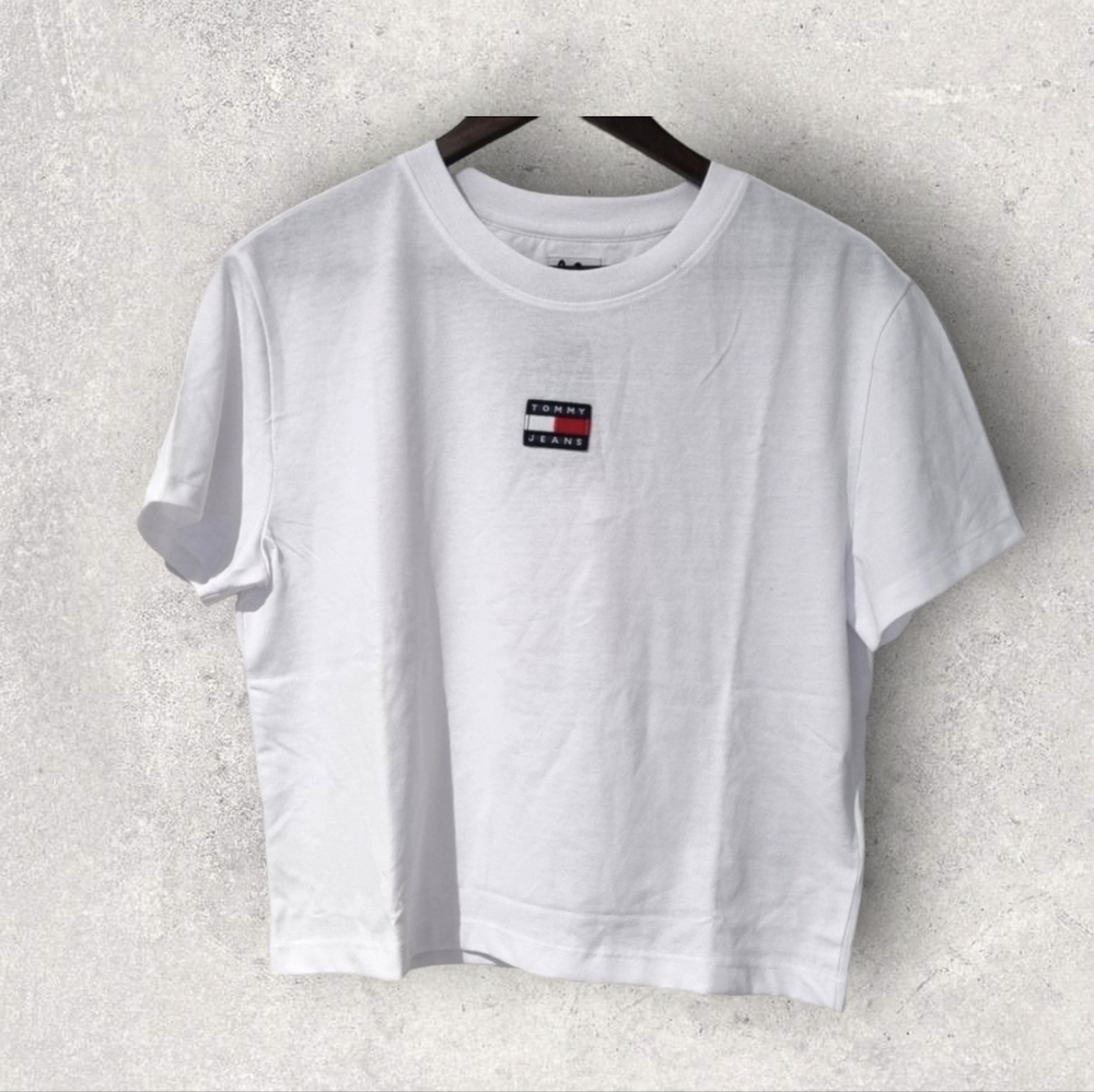 Tommy Hilfiger Tommy Jeans Badge Crew Neck Shirt Women's White Crew Neck Shirt - Picture 1 of 9
